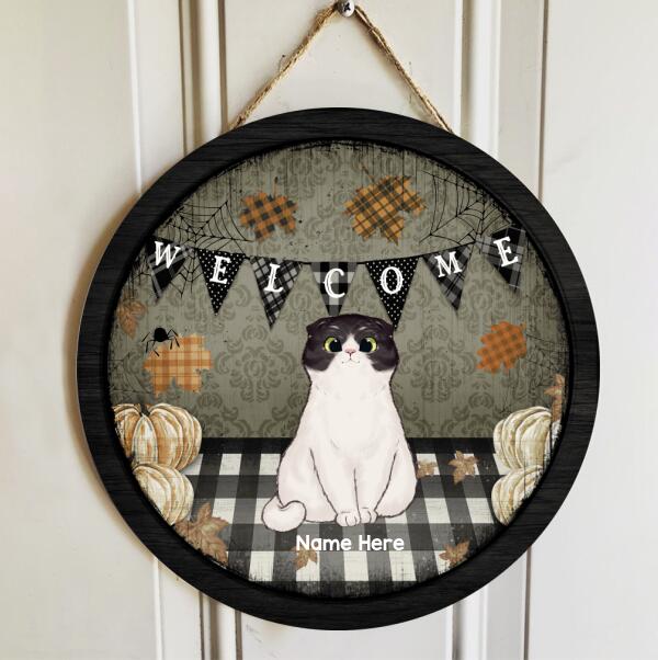 Welcome - Pumpkins And Cats On Plaid Floor - Personalized Cat Autumn Door Sign
